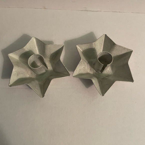 Pip Berry 4pc set, 2 Candle wreaths & 2 Colonial tin Star Candleholders - Picture 10 of 13